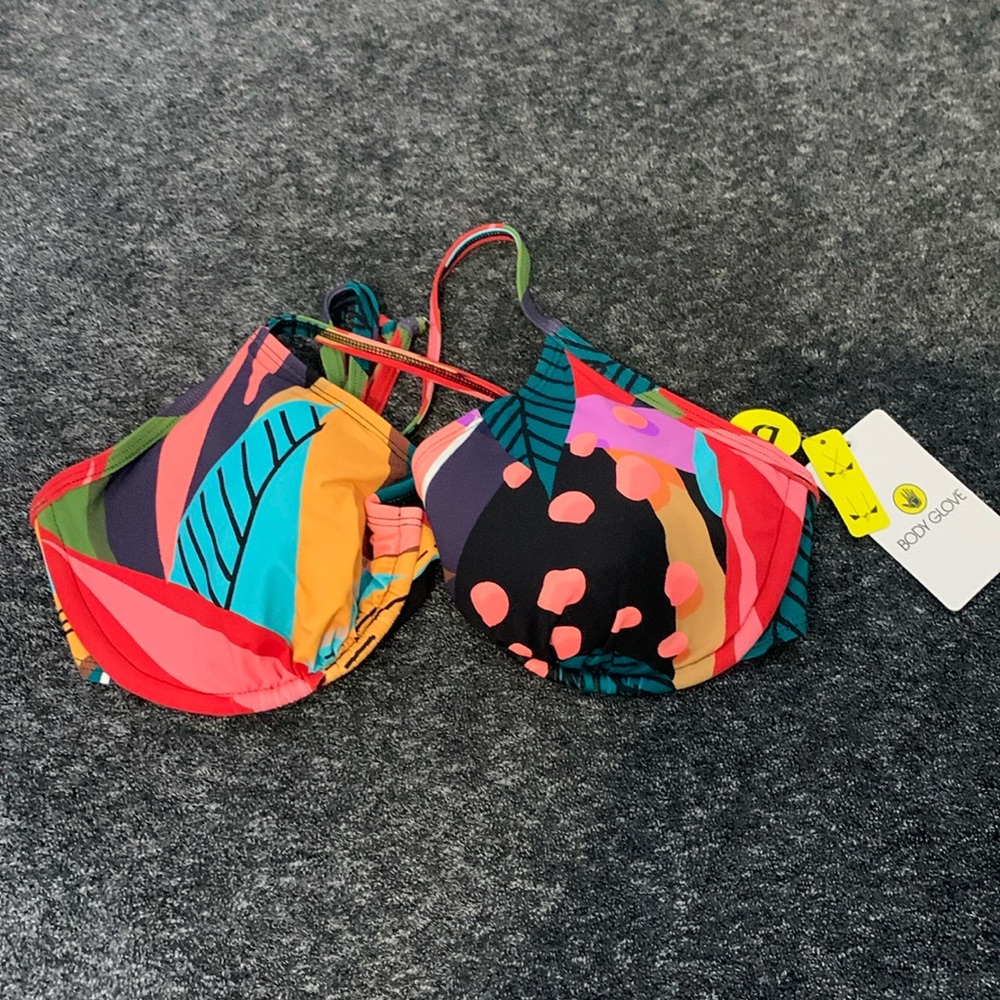 New swim top solo size D Body Glove